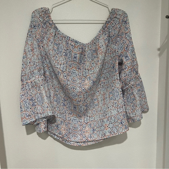 Cupcakes & Cashmere Off The Shoulder Top - Picture 5 of 6